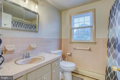 Bath - 103 S Fairfield Dr, Dover, DE 19901 photo 3 of 3