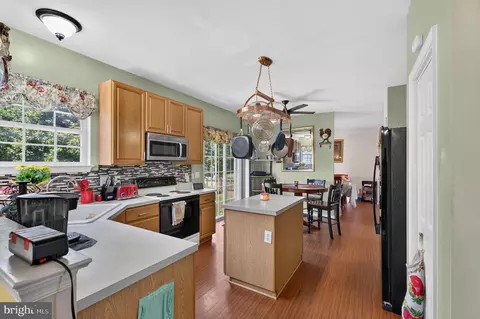 Kitchen - 29 Walden Ln, Dover, DE 19904 photo 2 of 2