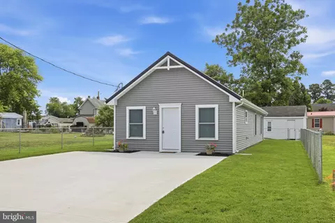 16 S Railroad Ave, Greenwood, DE 19950