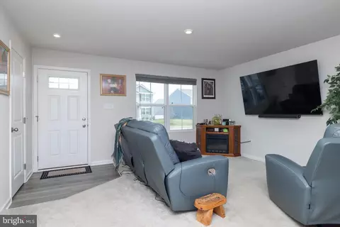 Entry Way - 153 Limestone Dr, Dover, DE 19904 photo 5 of 10