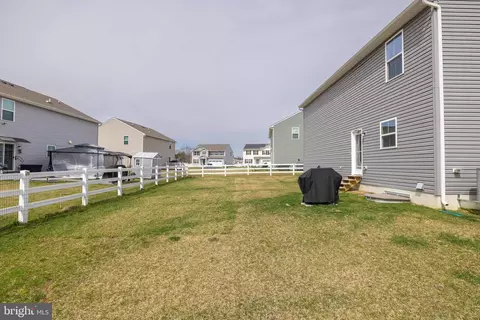 Exterior - 153 Limestone Dr, Dover, DE 19904 photo 6 of 10
