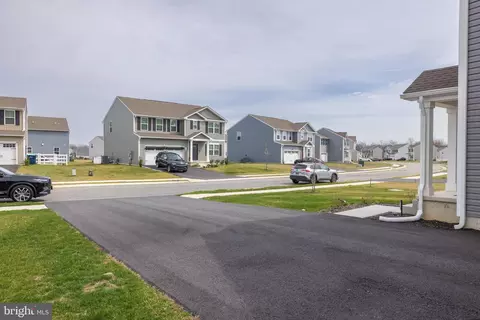 Exterior - 153 Limestone Dr, Dover, DE 19904 photo 4 of 10