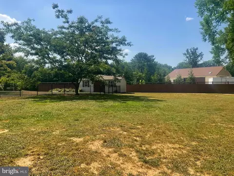 Exterior - 560 Troon Rd, Dover, DE 19904 photo 4 of 11