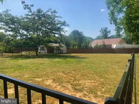 Exterior - 560 Troon Rd, Dover, DE 19904 photo 5 of 11