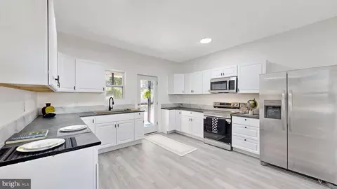 14 E Sewell St, Felton, DE 19943