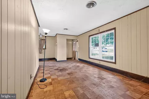 Living - 263 N Governors Blvd, Dover, DE 19901 photo 1 of 2