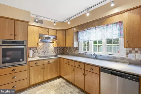 Kitchen - 134 S Fairfield Dr, Dover, DE 19901 photo 1 of 3