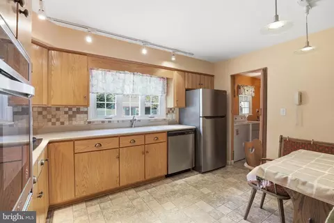 Kitchen - 134 S Fairfield Dr, Dover, DE 19901 photo 3 of 3