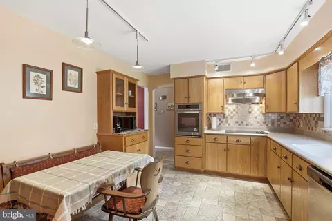 Kitchen - 134 S Fairfield Dr, Dover, DE 19901 photo 2 of 3