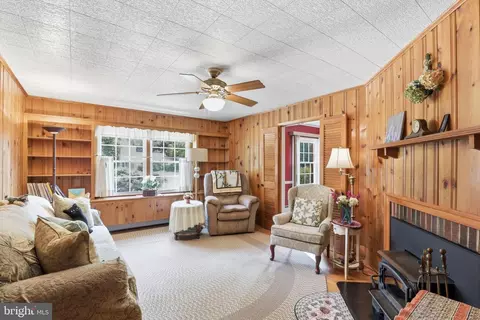 Living - 134 S Fairfield Dr, Dover, DE 19901 photo 3 of 3