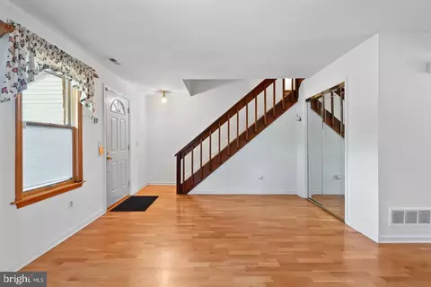 Living - 6 Whitemarsh Ct, Dover, DE 19904 photo 1 of 3