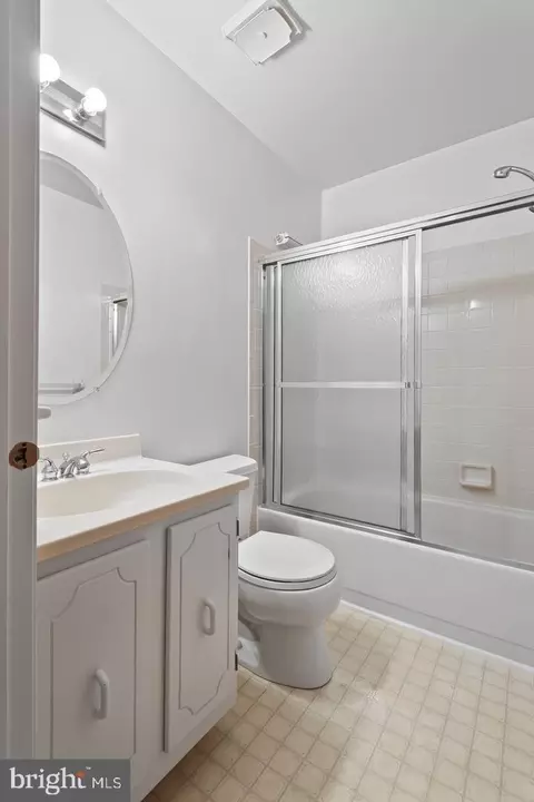 Bath - 6 Whitemarsh Ct, Dover, DE 19904 photo 3 of 3