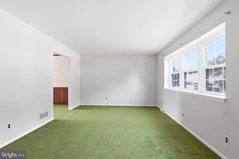 Living - 314 Alder Rd, Dover, DE 19904 photo 1 of 4