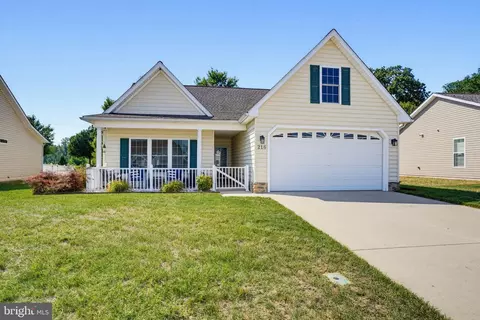 Exterior - 216 N Red Haven Ln, Dover, DE 19901 photo 1 of 5