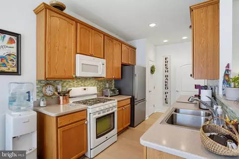 Kitchen - 216 N Red Haven Ln, Dover, DE 19901 photo 5 of 6