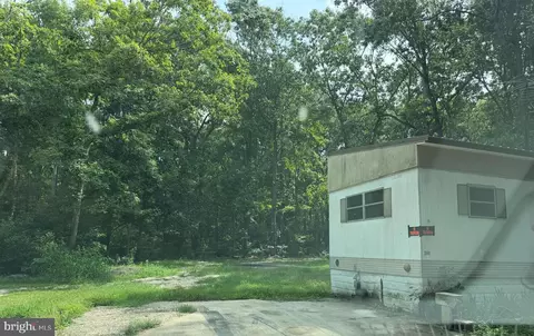 2660 Hunting Quarter Rd, Houston, DE 19954
