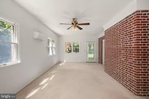 Living - 520 N State St, Dover, DE 19901 photo 4 of 6