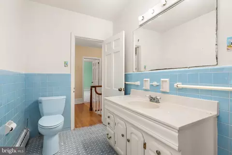 Bath - 520 N State St, Dover, DE 19901 photo 3 of 6