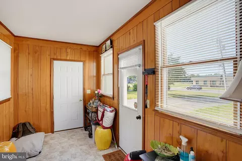 Entry Way - 21 Roosevelt Ave, Dover, DE 19901 photo 1 of 3