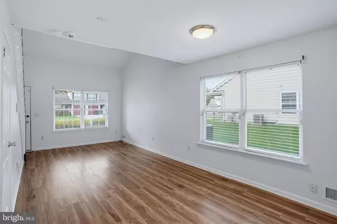 Living - 19 Heatherfield Way, Dover, DE 19904 photo 2 of 4