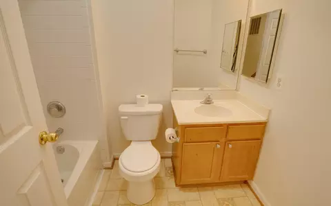Bath - 50 E Fred Cir, Camden, DE 19934 photo 3 of 6