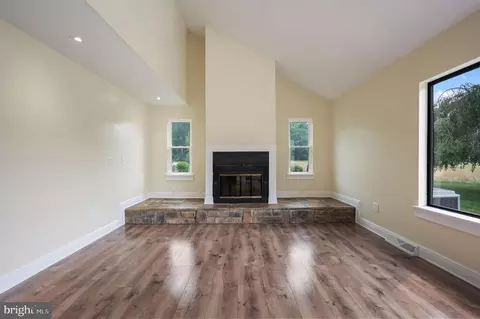 Living - 22 Whitemarsh Ct, Dover, DE 19904 photo 6 of 8