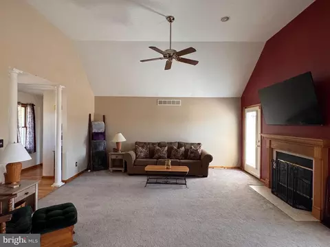 Living - 27 Integro Dr, Clayton, DE 19938 photo 2 of 2