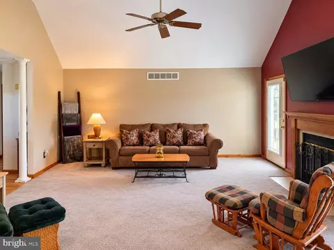 Living - 27 Integro Dr, Clayton, DE 19938 photo 2 of 2