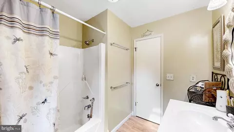 Bath - 100 Brookfield Dr, Dover, DE 19901 photo 1 of 2