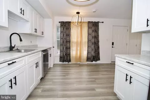 Entry Way - 42 Heritage Dr, Dover, DE 19904 photo 6 of 10