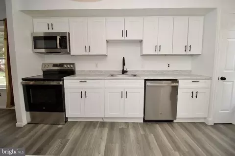 Entry Way - 42 Heritage Dr, Dover, DE 19904 photo 4 of 10