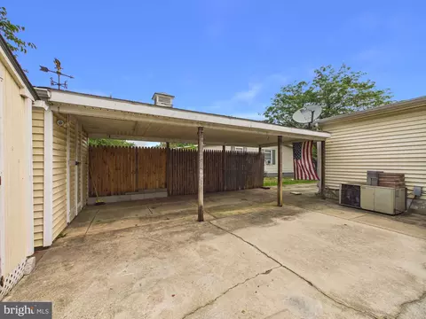 Exterior - 136 Gordon Pl, Dover, DE 19901 photo 2 of 4