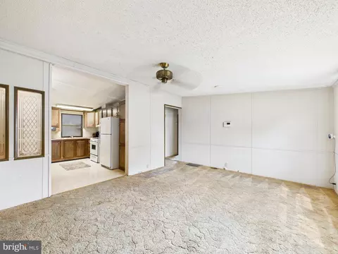 Living - 136 Gordon Pl, Dover, DE 19901 photo 3 of 3