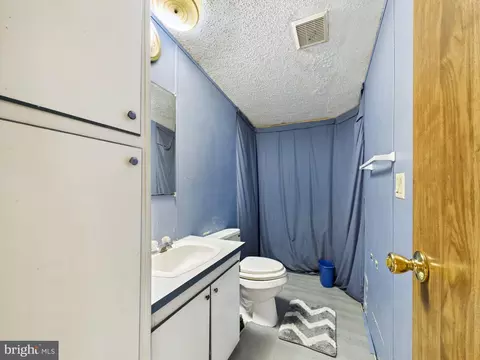 Bath - 136 Gordon Pl, Dover, DE 19901 photo 1 of 3