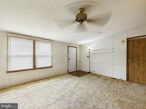 Living - 136 Gordon Pl, Dover, DE 19901 photo 1 of 3