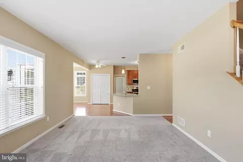 Living - 39 Lakshman Ct, Dover, DE 19904 photo 4 of 6