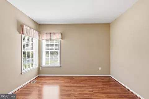 Living - 39 Lakshman Ct, Dover, DE 19904 photo 2 of 6