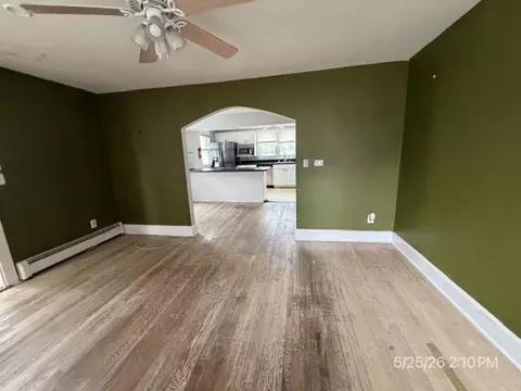 Living - 304 Second Ave, Harrington, DE 19952 photo 2 of 3
