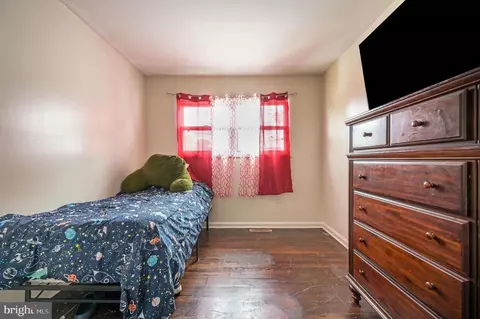 Bedroom - 1595 John Clark Rd, Dover, DE 19904 photo 5 of 6