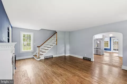 Living - 529 E Loockerman St, Dover, DE 19901 photo 2 of 4