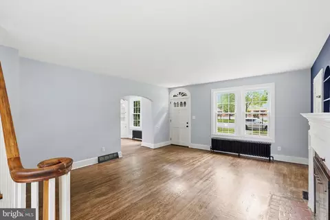 Living - 529 E Loockerman St, Dover, DE 19901 photo 1 of 4