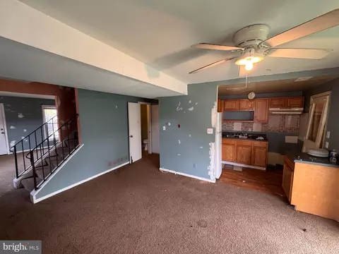 Living - 450 Barrister Pl, Dover, DE 19901 photo 3 of 4