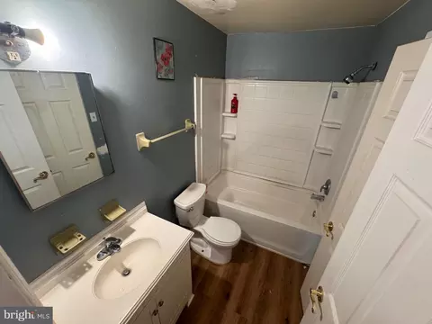 Bath - 450 Barrister Pl, Dover, DE 19901 photo 2 of 2
