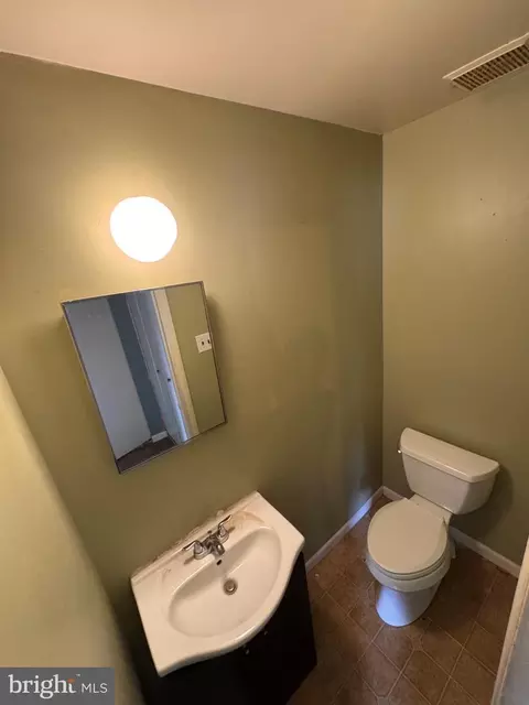Bath - 450 Barrister Pl, Dover, DE 19901 photo 1 of 2