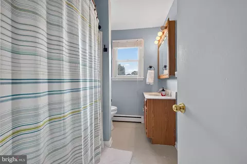 Bath - 935 Janeka Ln, Dover, DE 19904 photo 1 of 2
