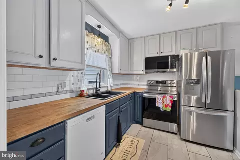 Kitchen - 935 Janeka Ln, Dover, DE 19904 photo 1 of 3