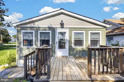 Exterior - 104 N Bay Dr, Dover, DE 19901 photo 5 of 11
