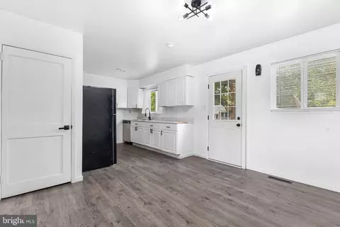 Entry Way - 329 David Hall Rd, Dover, DE 19904 photo 5 of 7