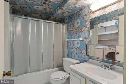 Bath - 6 Chase Hall, Dover, DE 19904 photo 3 of 3