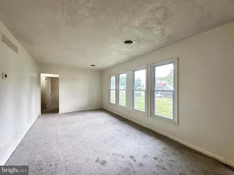 Living - 105 N Governors Blvd, Dover, DE 19901 photo 1 of 3